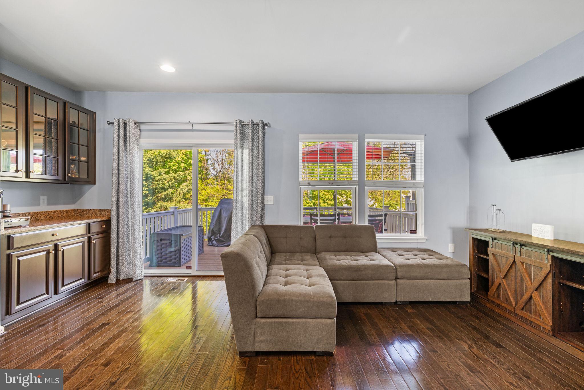 274 MacDonald Ave #22