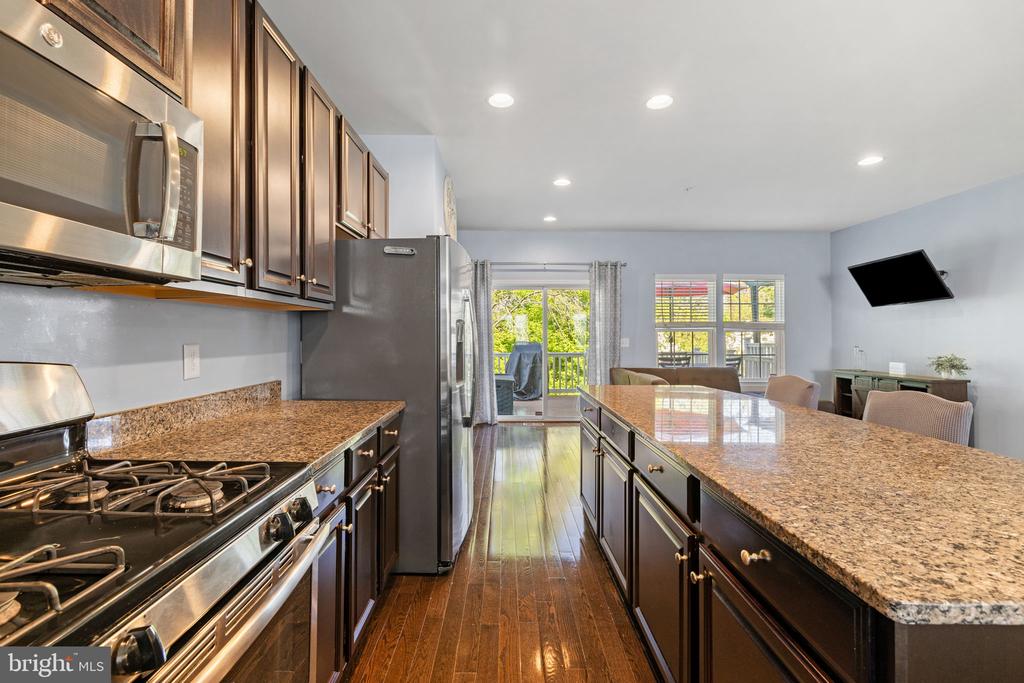 274 MacDonald Ave #22