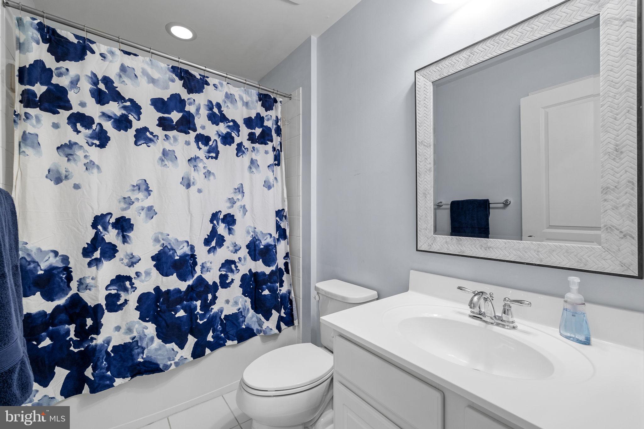 274 MacDonald Ave #22