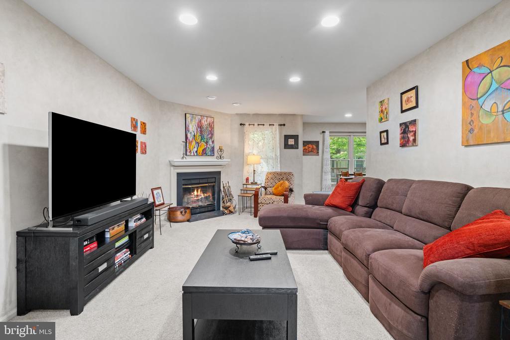 37 WHITE PINE CT