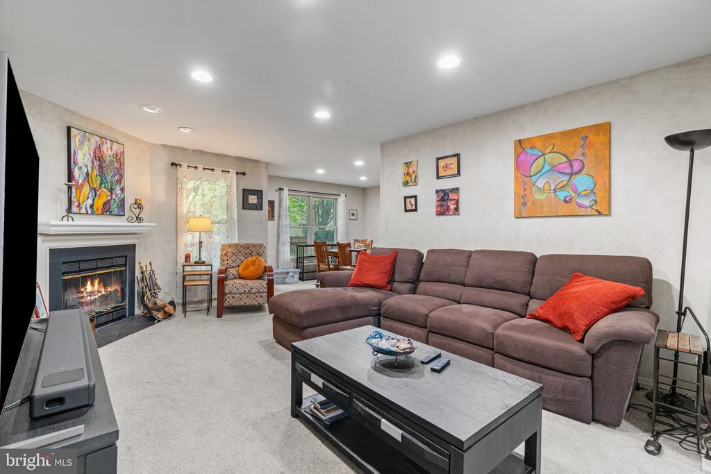 37 WHITE PINE CT