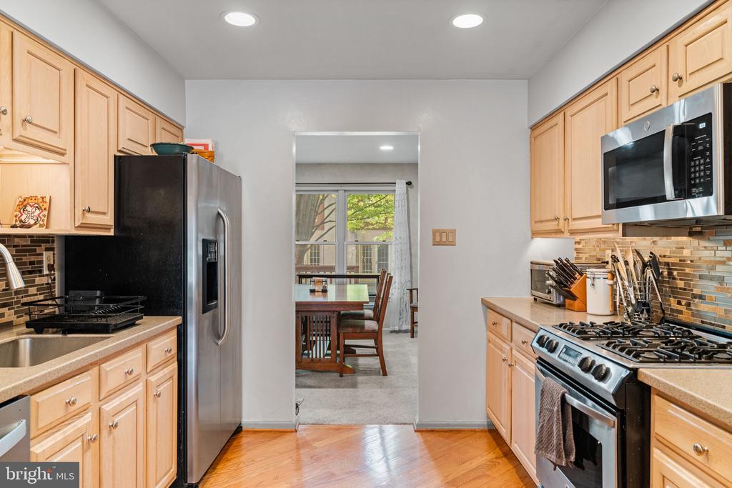 37 WHITE PINE CT