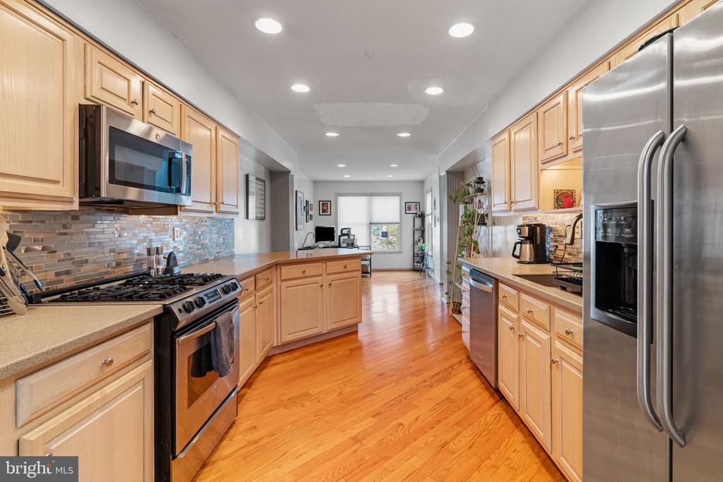 37 WHITE PINE CT