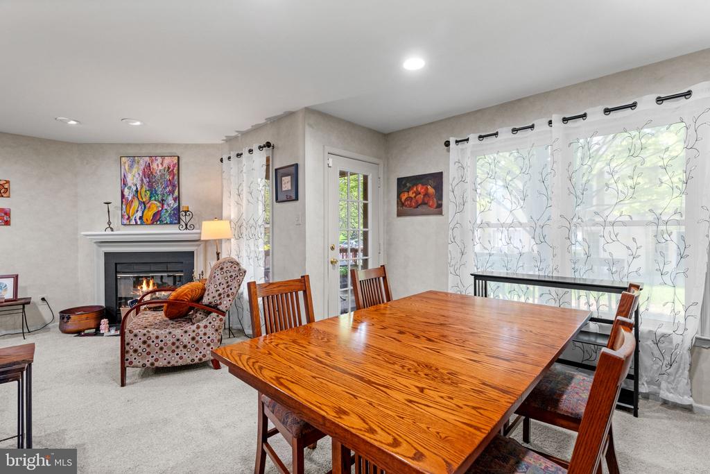 37 WHITE PINE CT