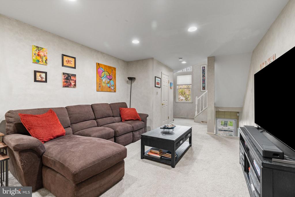 37 WHITE PINE CT