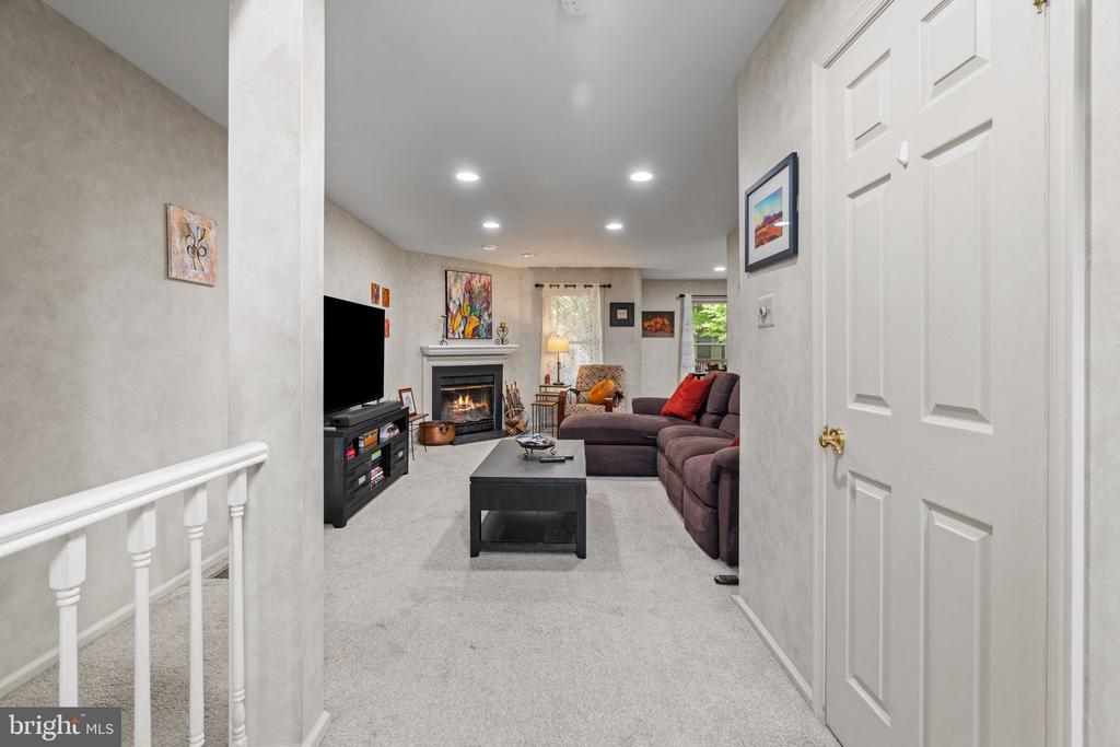 37 WHITE PINE CT