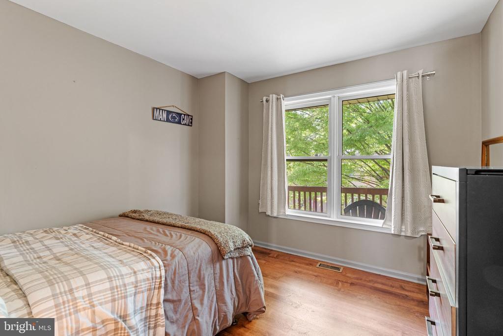 37 WHITE PINE CT