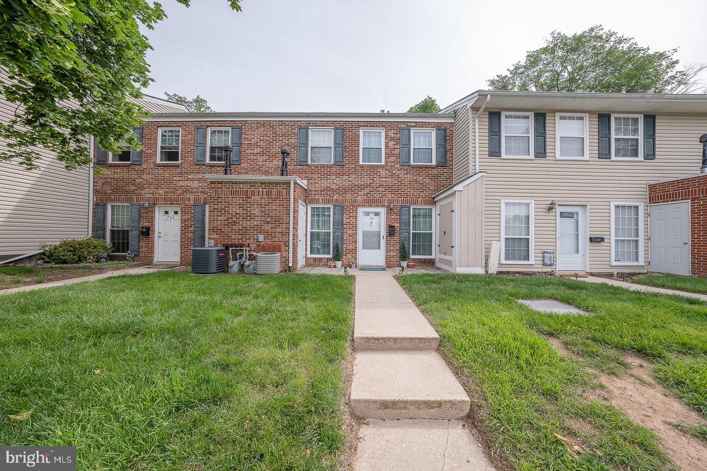 704 Middleton Pl