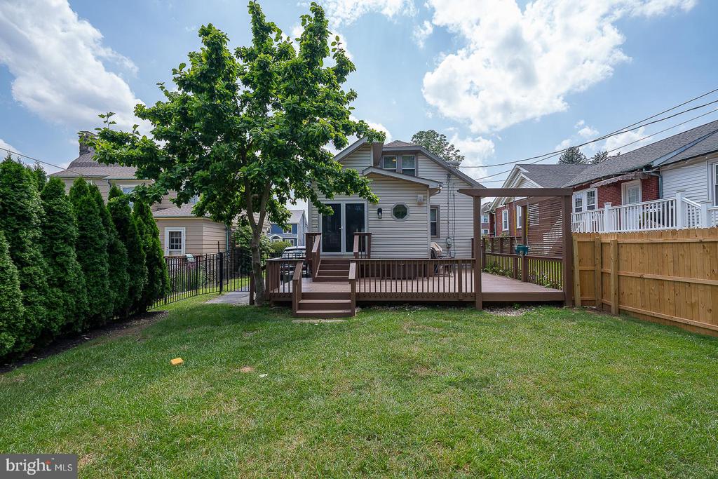 142 E 14TH AVENUE