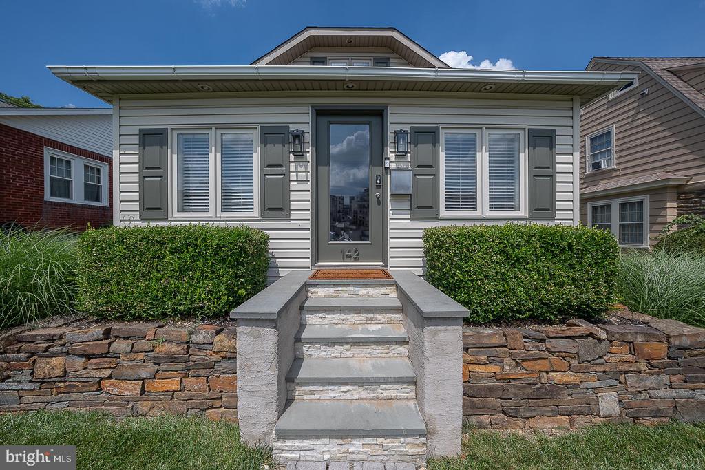 142 E 14TH AVENUE