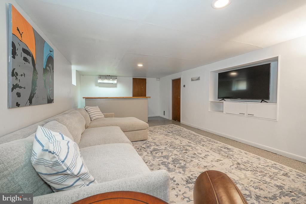 142 E 14TH AVENUE
