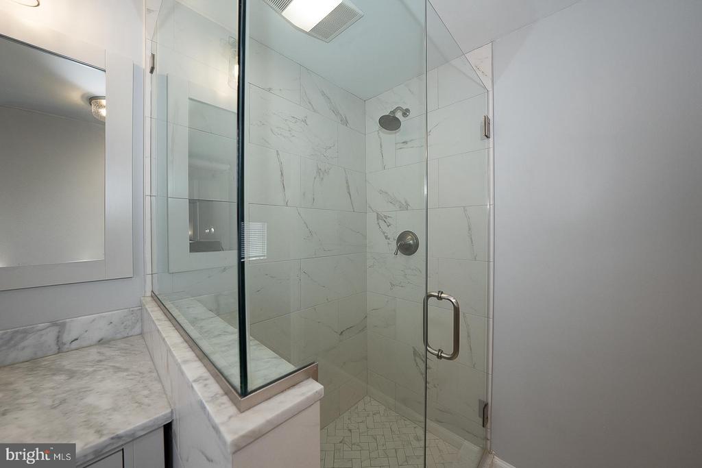 142 E 14TH AVENUE