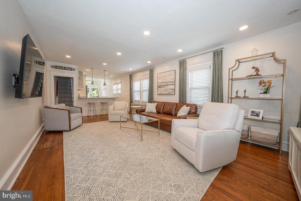 142 E 14TH AVENUE
