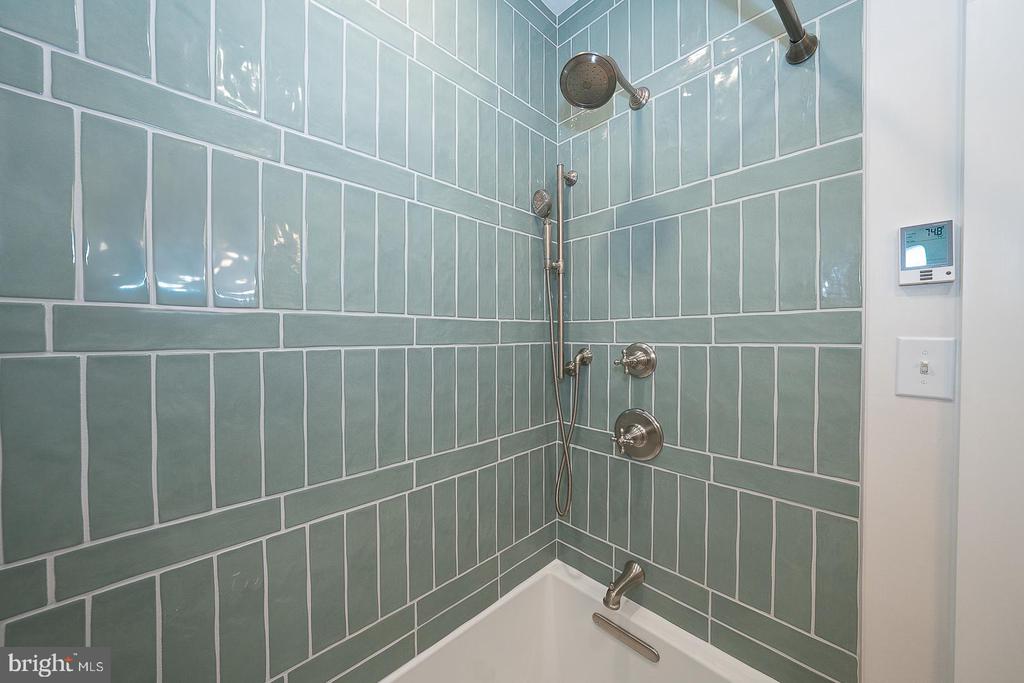 142 E 14TH AVENUE