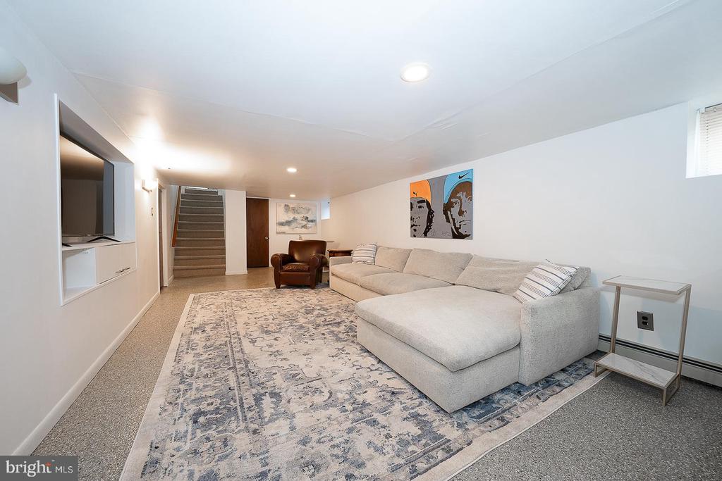 142 E 14TH AVENUE