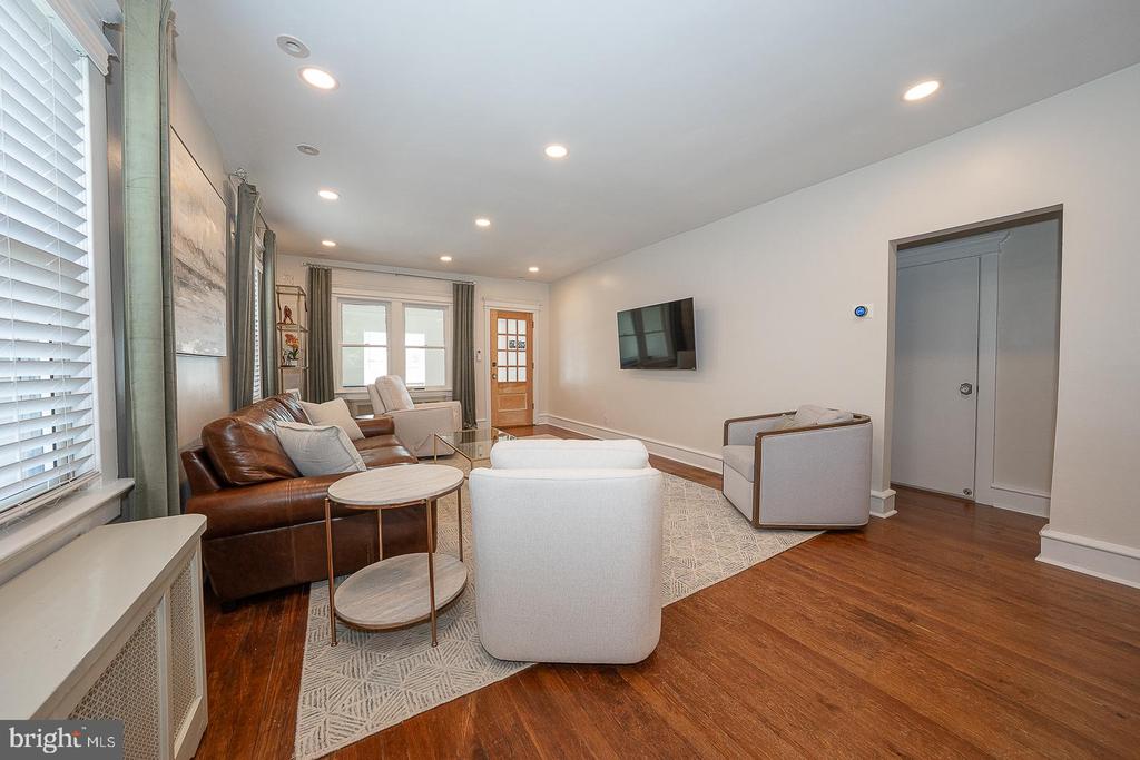 142 E 14TH AVENUE