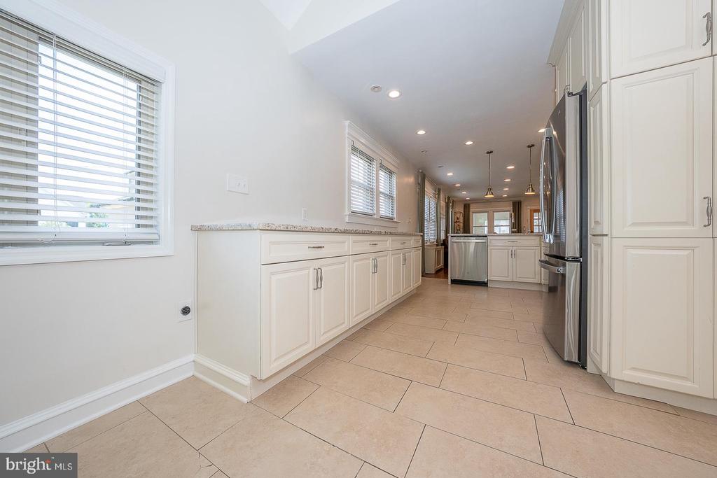 142 E 14TH AVENUE
