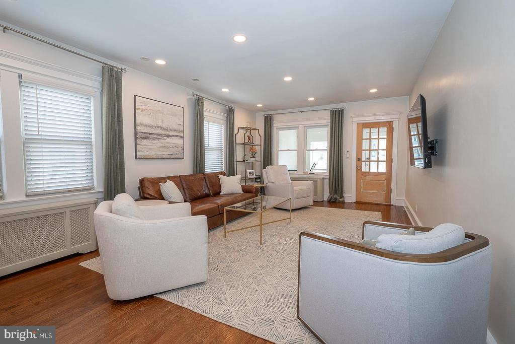142 E 14TH AVENUE