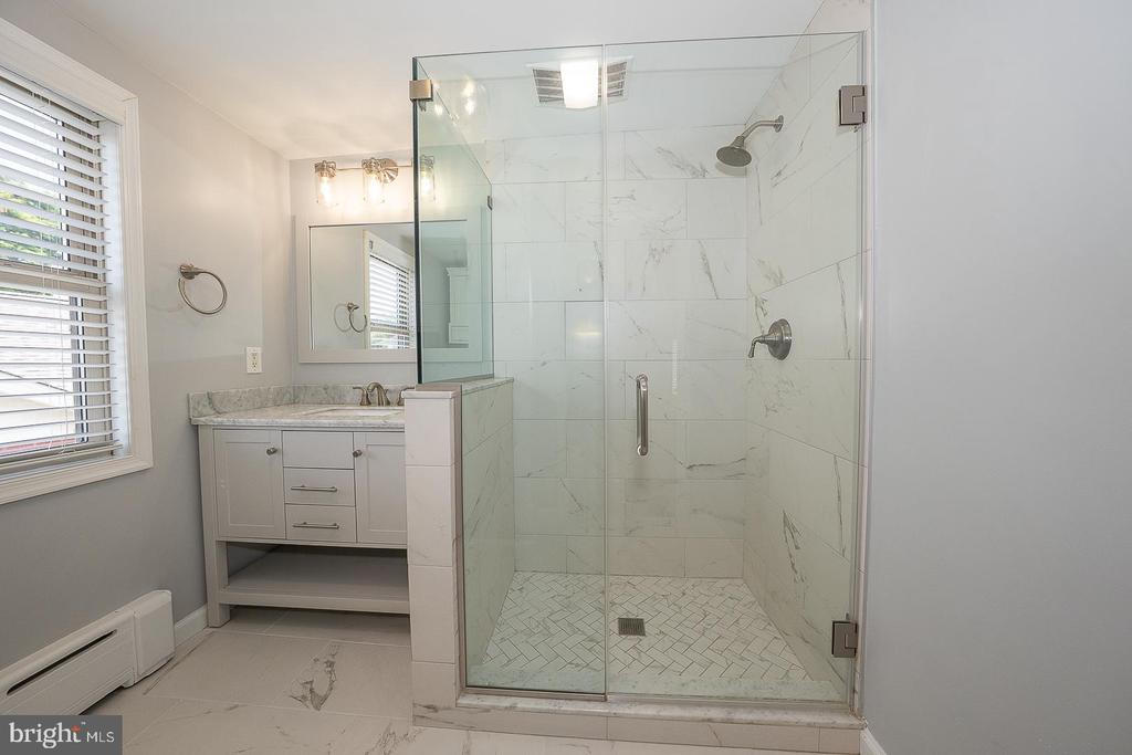 142 E 14TH AVENUE