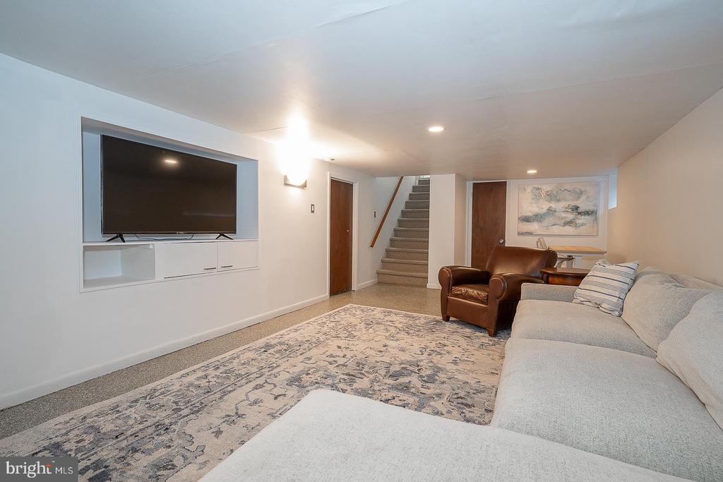 142 E 14TH AVENUE
