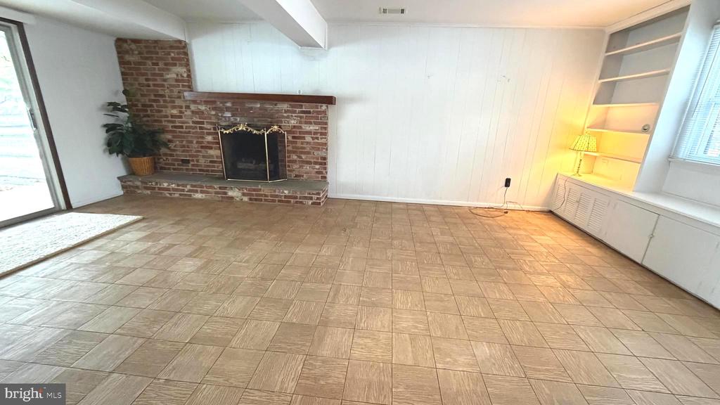 1402 HEARTH DRIVE