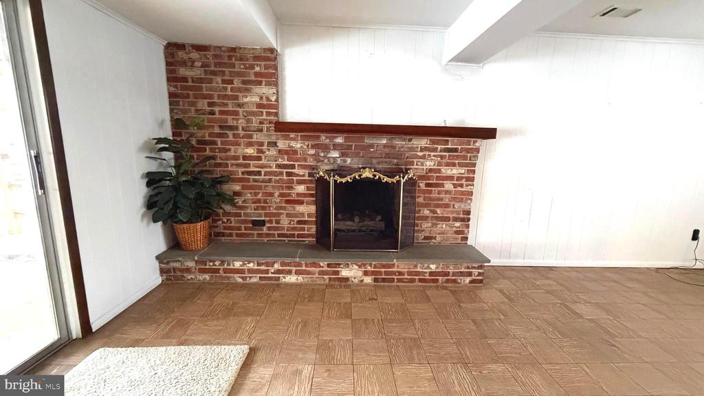 1402 HEARTH DRIVE