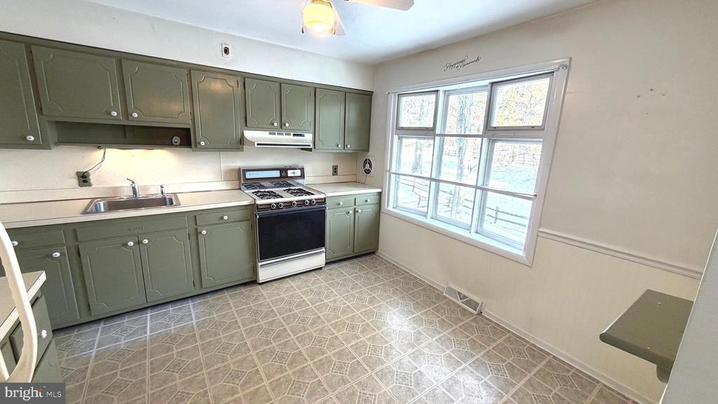1402 HEARTH DRIVE