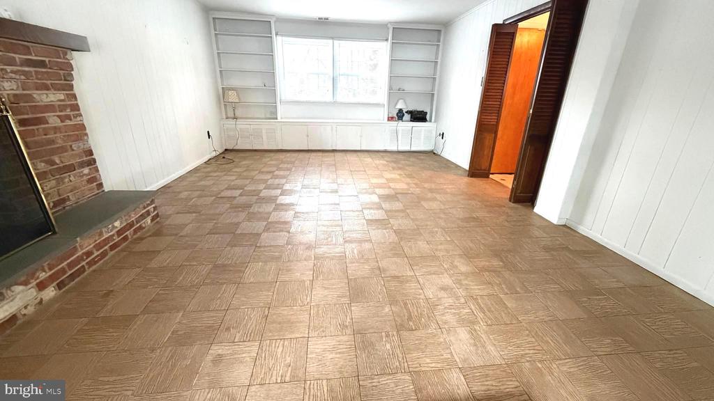 1402 HEARTH DRIVE
