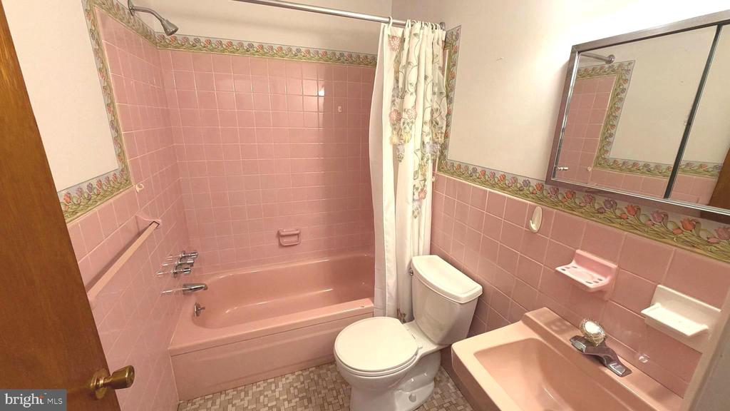 1402 HEARTH DRIVE
