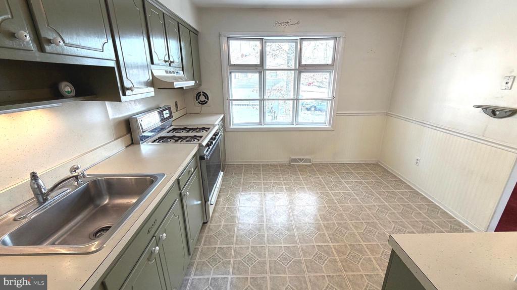 1402 HEARTH DRIVE