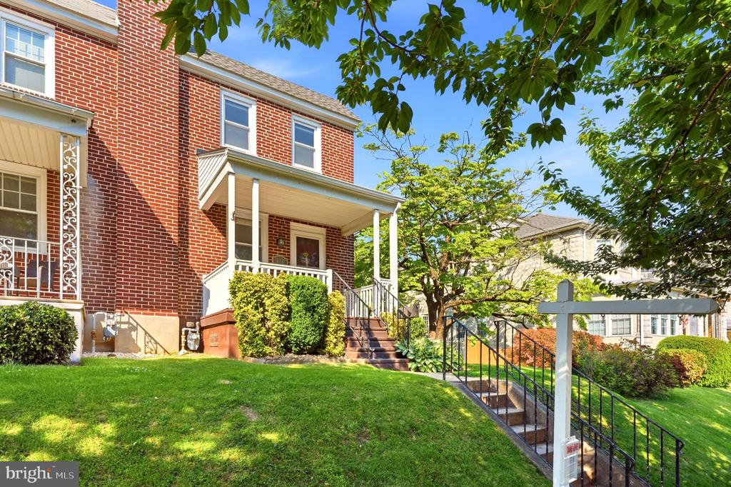 326 E 10TH AVENUE