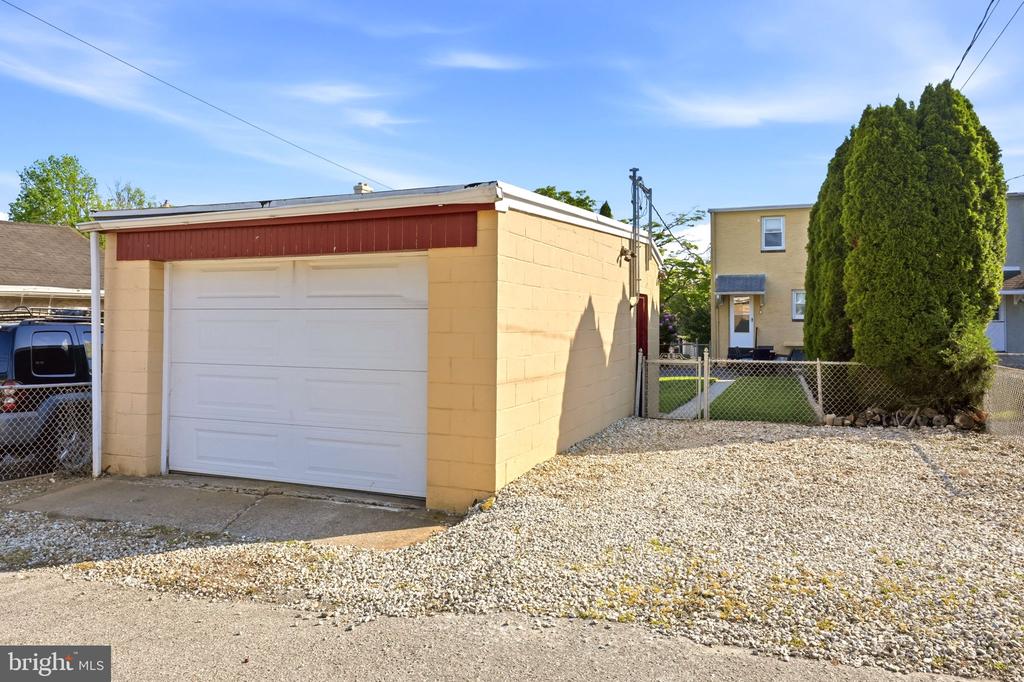 326 E 10TH AVENUE