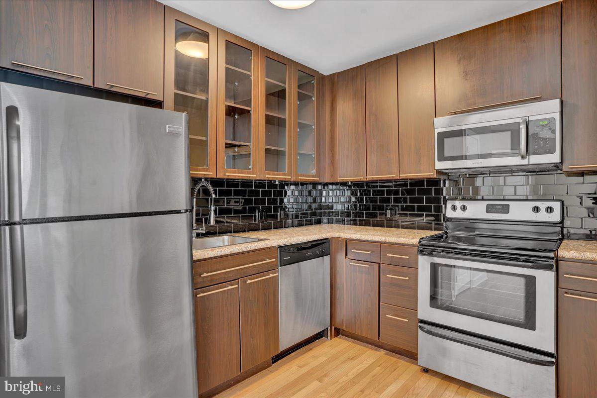 319 W CHELTEN AVENUE Unit: 410