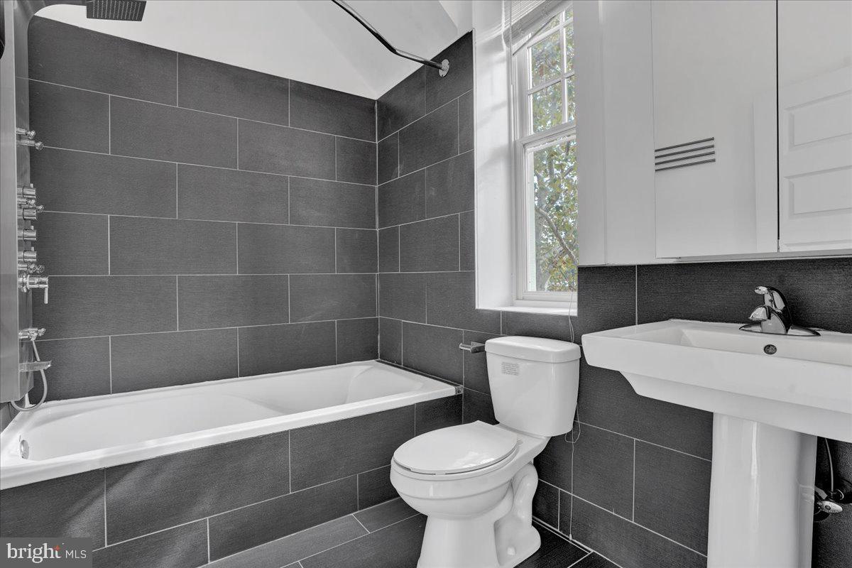 319 W CHELTEN AVENUE Unit: 410