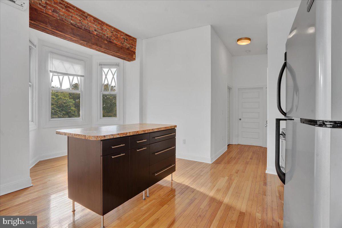 319 W CHELTEN AVENUE Unit: 102