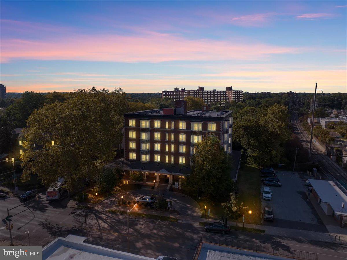 319 W CHELTEN AVENUE Unit: 102