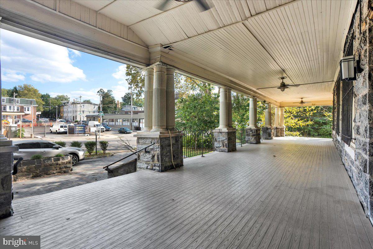 319 W CHELTEN AVENUE Unit: 102
