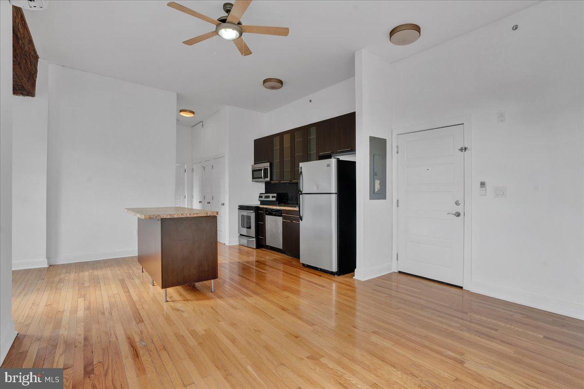 319 W CHELTEN AVENUE Unit: 102