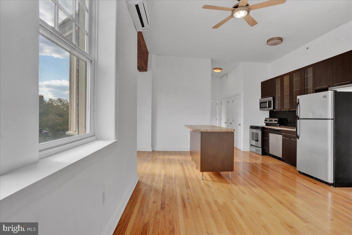 319 W CHELTEN AVENUE Unit: 102