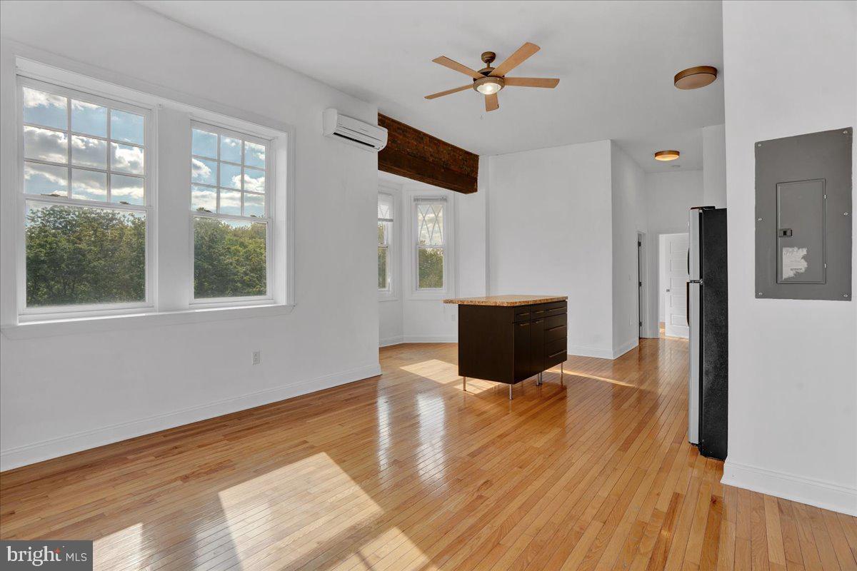 319 W CHELTEN AVENUE Unit: 102