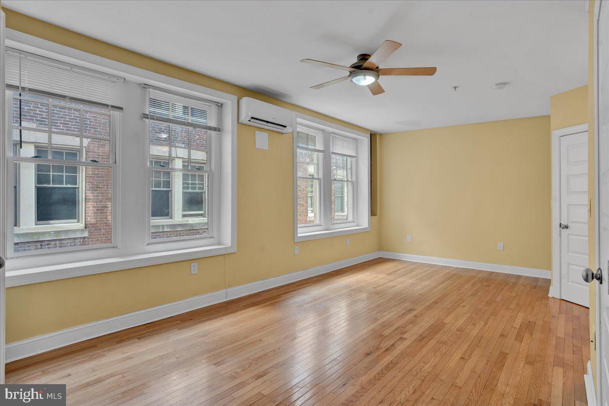 319 W CHELTEN AVENUE Unit: 102