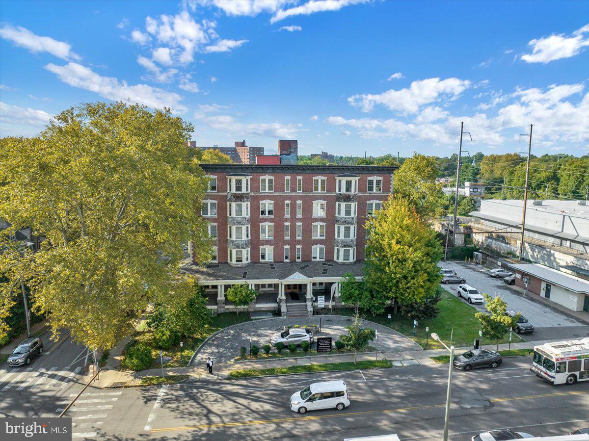319 W CHELTEN AVENUE Unit: 102