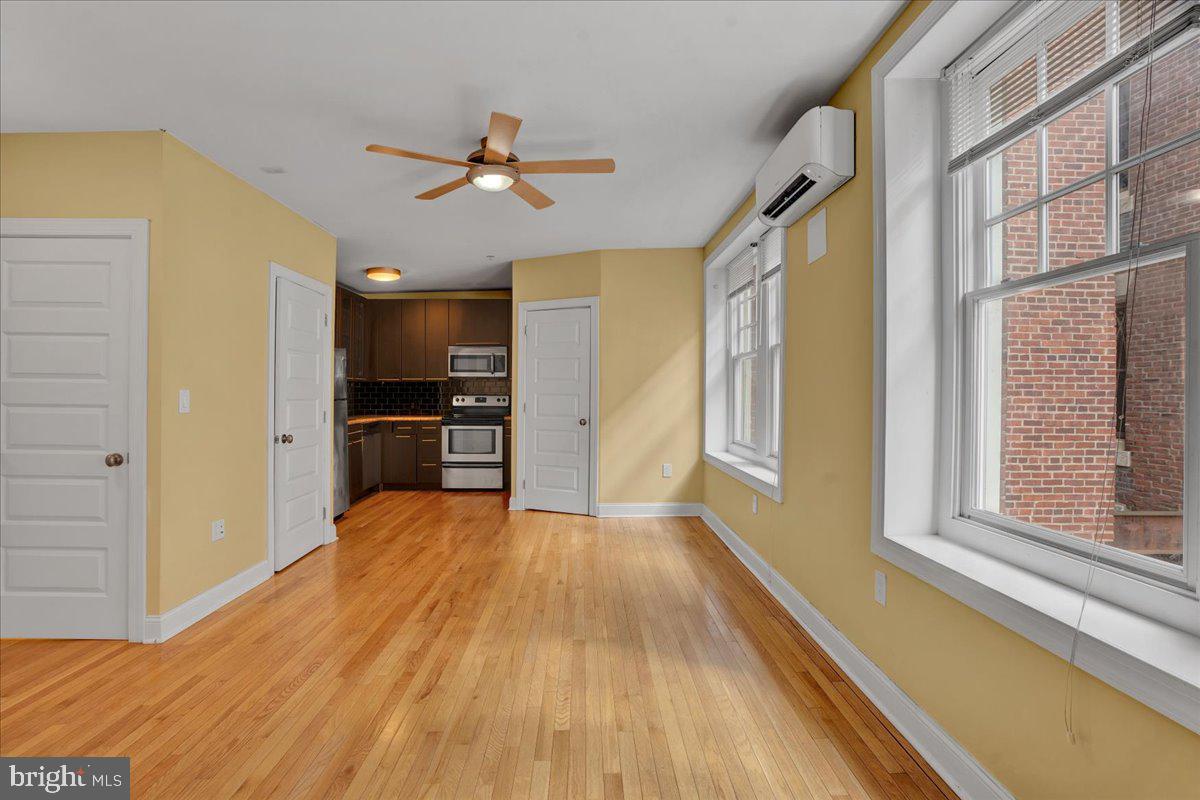 319 W CHELTEN AVENUE Unit: 102