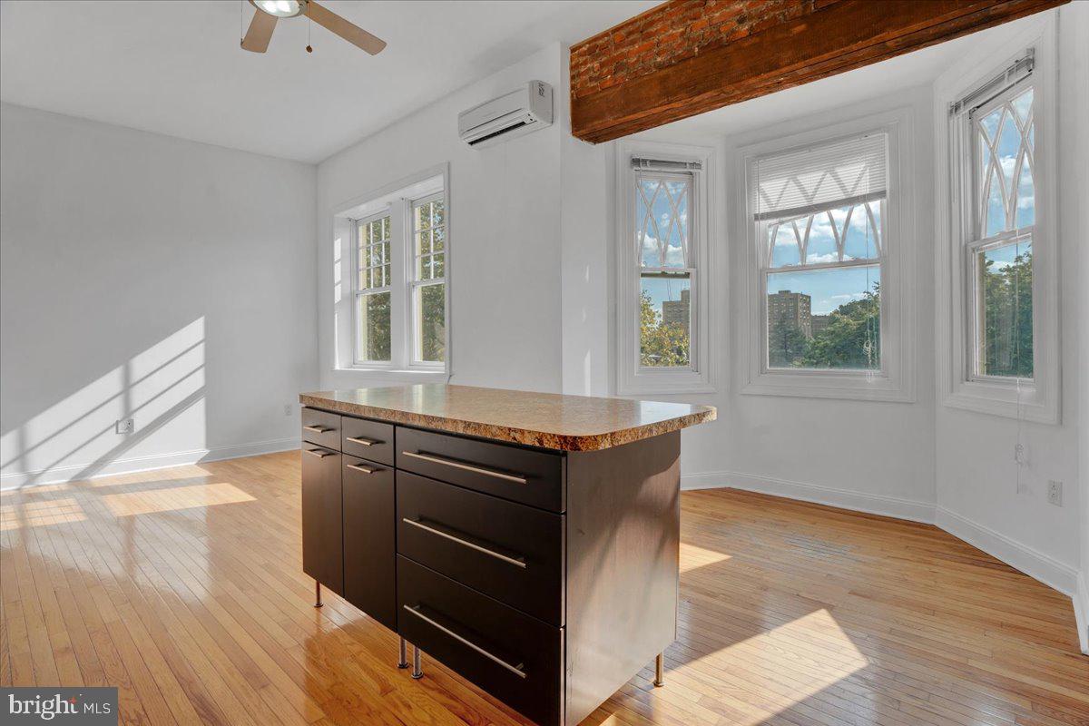 319 W CHELTEN AVENUE Unit: 102