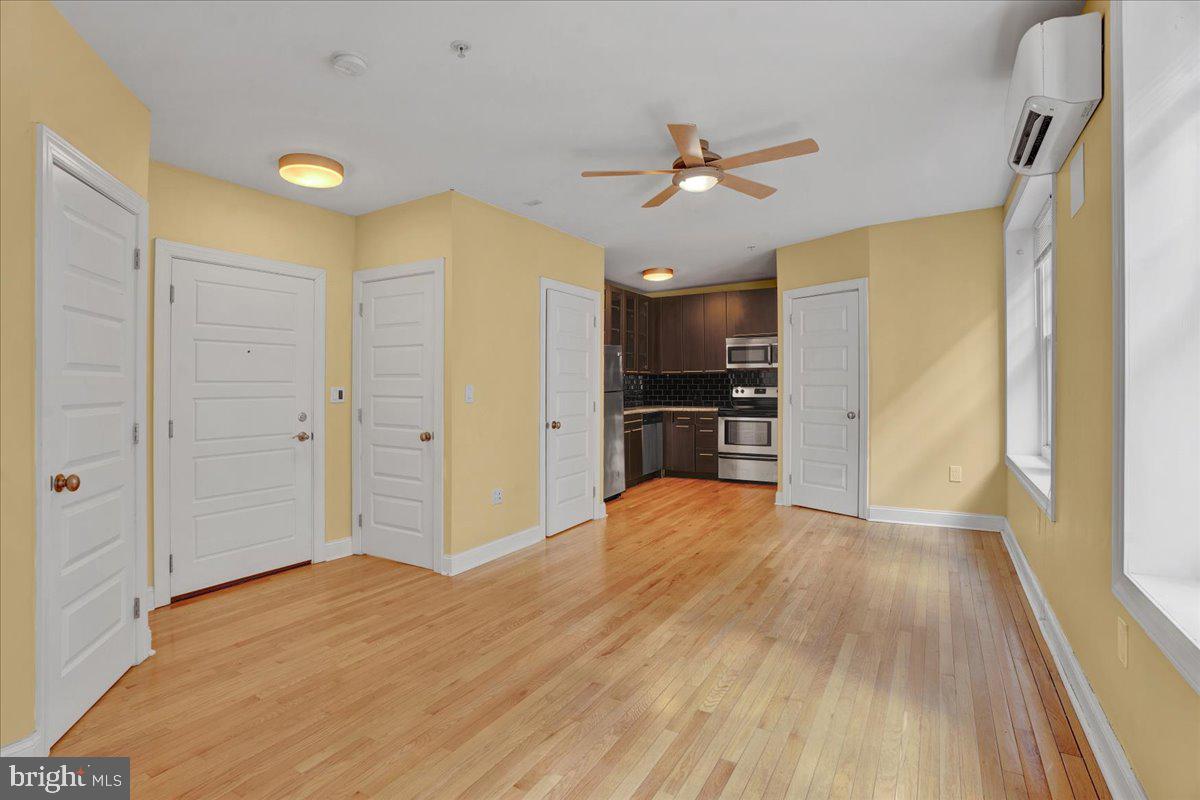 319 W CHELTEN AVENUE Unit: 102
