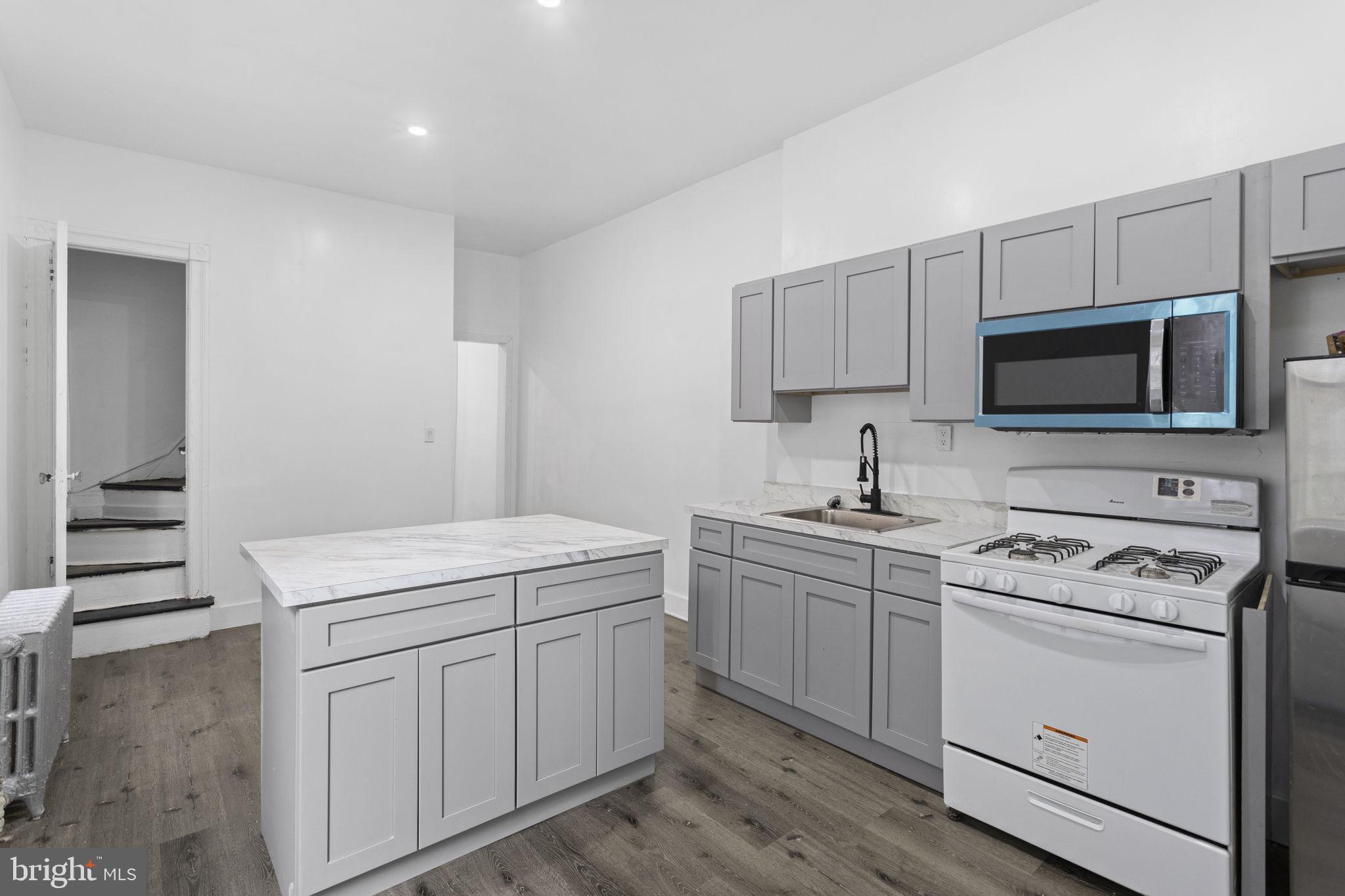 1610 W Erie Ave