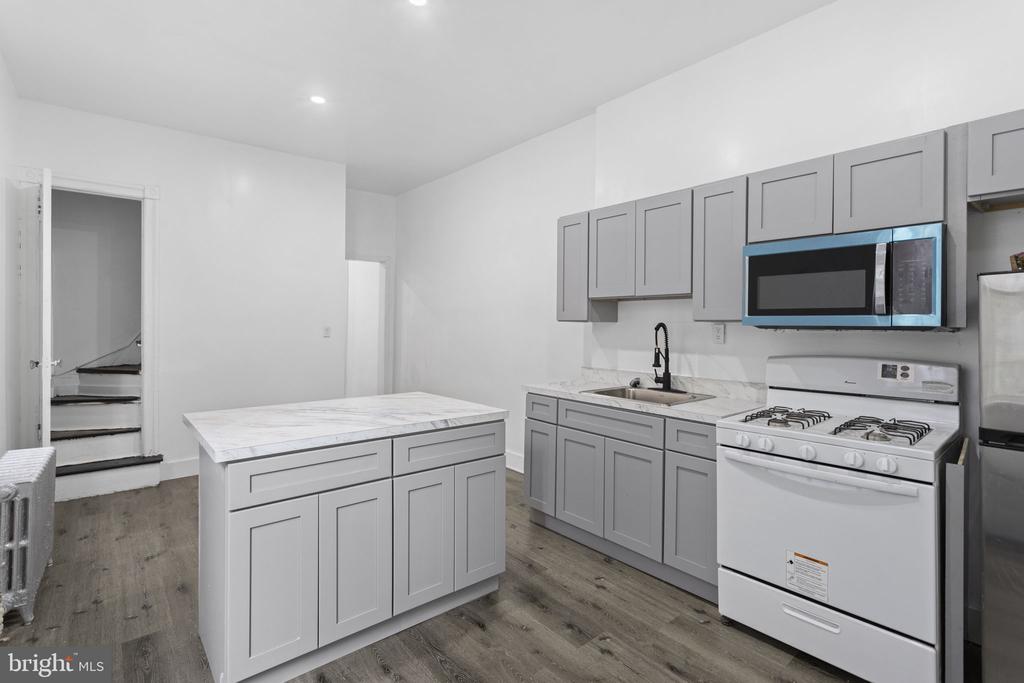 1610 W Erie Ave