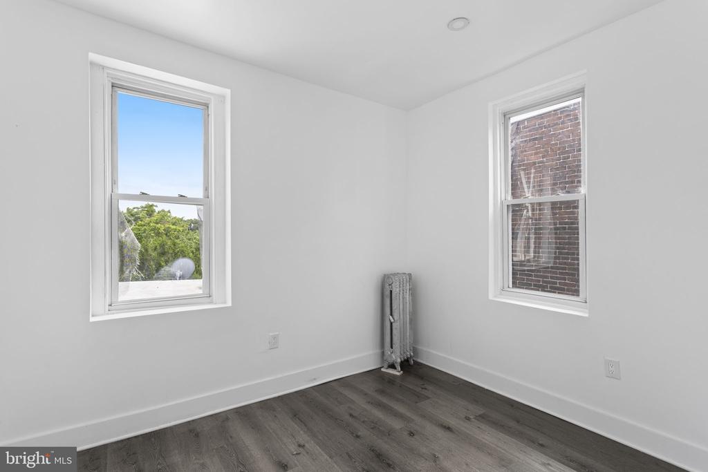1610 W Erie Ave