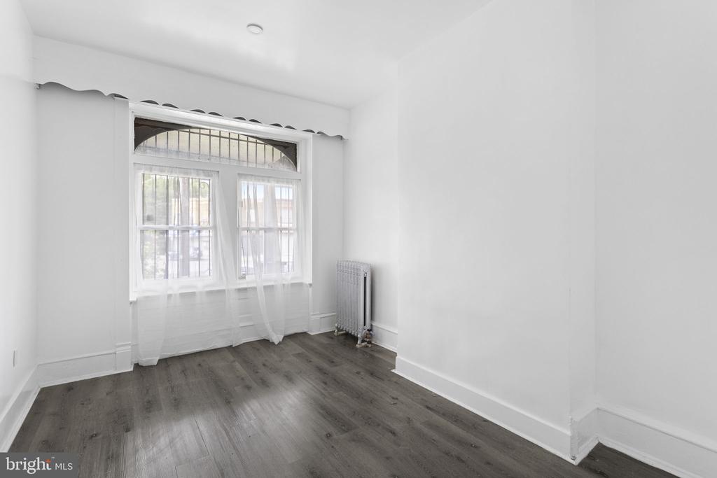 1610 W Erie Ave