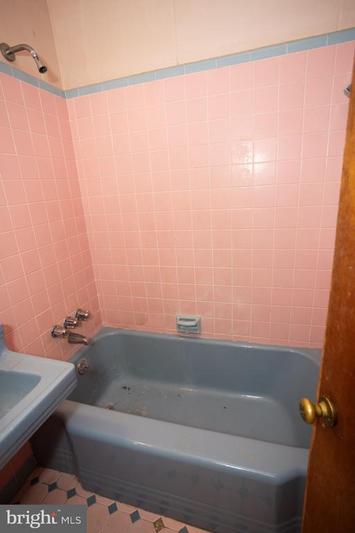 119 W Cliveden St